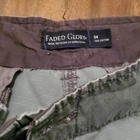 Cargo shorts - Picture 2 of 4